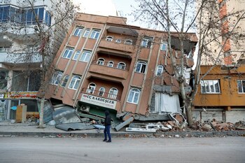 Un edificio colapsado en Pazarcik,