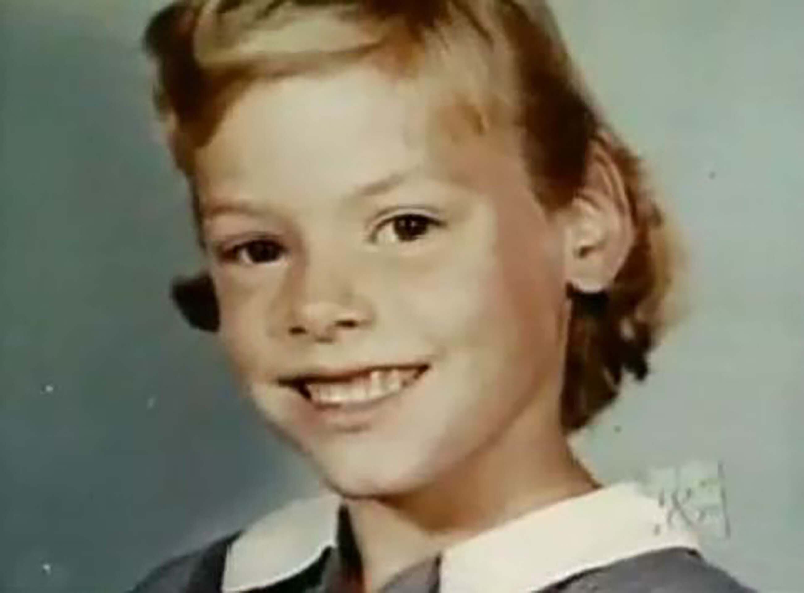 Aileen Wuornos había sido abandonada por sus padres de pequeña y adoptada legalmente por sus abuelos maternos. Con ellos vivió otro infierno: su abuela la golpeaba y su abuelo la violaba constantemente