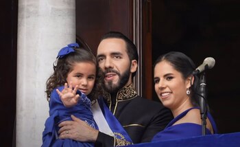 Bukele juró como presidente de