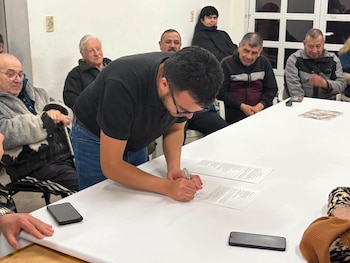 Pese al robo, se realizó el acto de asunción de las nuevas autoridades locales (Facebook: Mateo Brunetti)