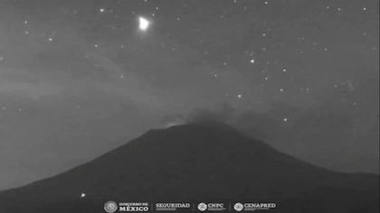 ¿Son ellos? Captan presunto OVNI sobrevolando el volcán Popocatépetl