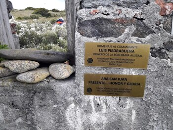 Algunas de las placas con