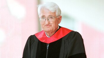 Habermas recibe un título honorífico