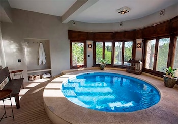 La piscina interior. Tiene otra