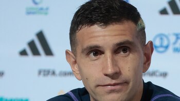 Emiliano Martínez renueva hasta 2029