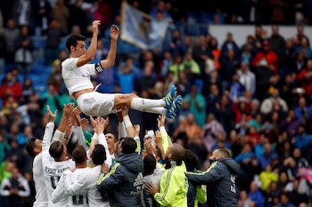 Despedida de Arbeloa. (REUTERS/Paul Hanna)