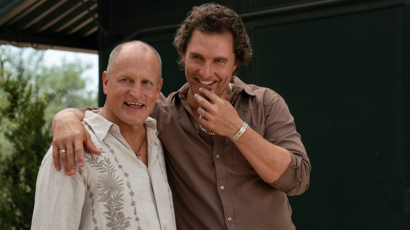 Woody Harrelson asegura estar convencido de que Matthew McConaughey podría ser su mediohermano.(Apple Tv+)