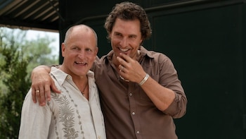 Matthew McConaughey se resiste a la prueba de ADN que podría revelar si Woody Harrelson es su hermano: “Si es verdad, tendría mucho que asimilar”