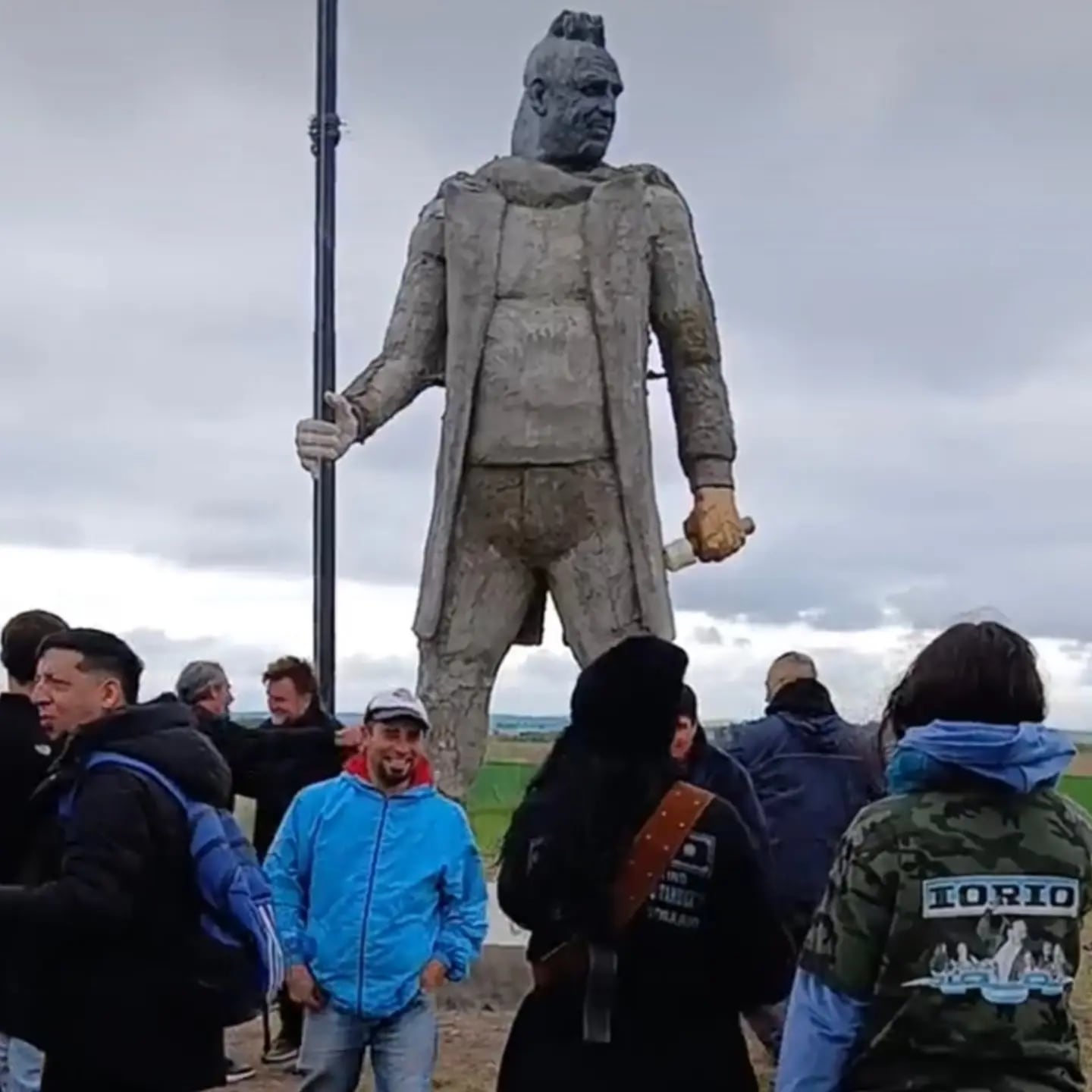 Las brigadas metálicas presentes en el acto de preinauguración (Instagram: Efecto Metal Revista)