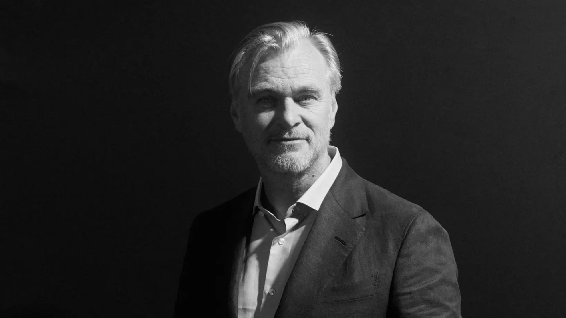“Escribir me resulta muy difícil”, dijo Nolan. “Cuando escribo, intento descubrir a los personajes a través de las palabras” (Crédito: Erik Tanner / The New York Times)