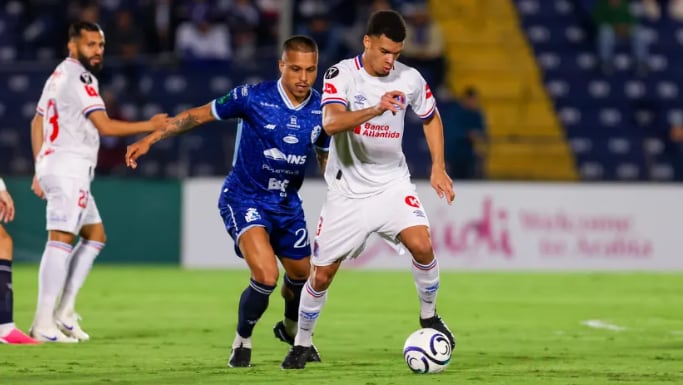 La escuadra morada superó a CD Luis Ángel Firpo mediante un cabezazo de Ariel Rodríguez en el minuto noventa y cinco, manteniendo una efectividad perfecta durante los repechajes del torneo regional. (Cortesía: Concacaf)