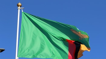 Zambia reanuda el recuento de unos comicios en los que el presidente en funciones Hichilema amplía su ventaja