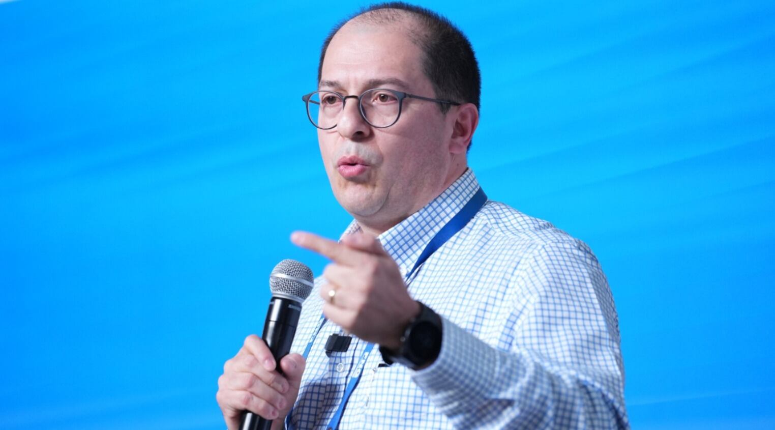 Francisco Barbosa criticó el decreto de consulta y pidió mantener las campañas activas pese a la inseguridad tras el atentado contra Miguel Uribe - crédito @Asobancaria/X