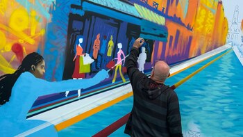 El artista callejero Marko93 trabaja