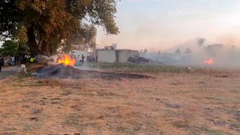 Bomberos y voluntarios ayudaron a