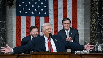 Trump tacha de "piratas" a