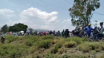Este miércoles se registraron disparos en un bloqueo carretero de la CNTE en Oaxaca Foto: Facebook Deny Flores