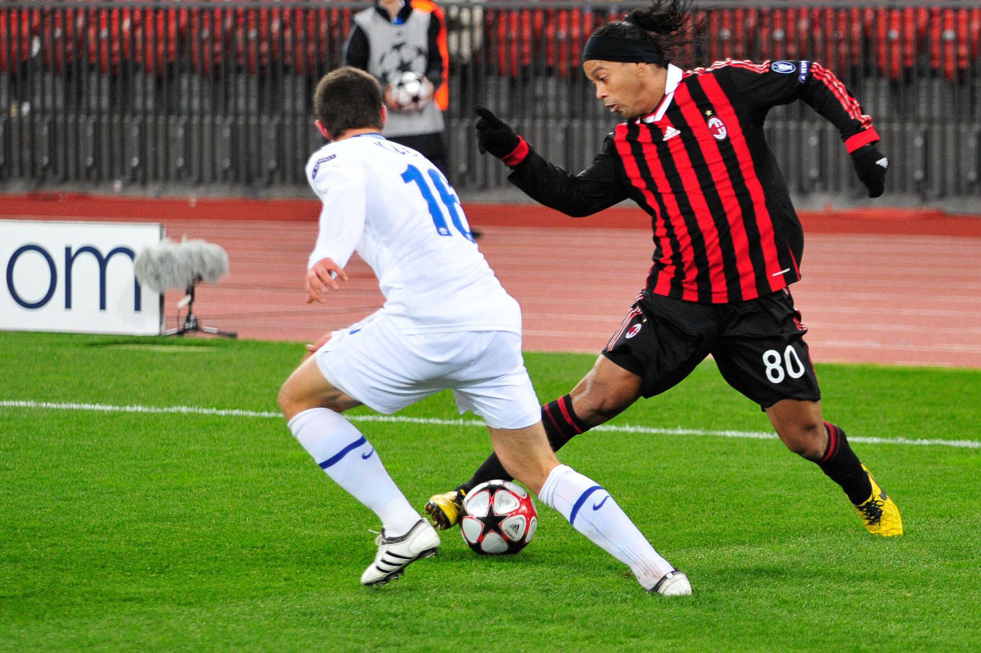 La llegada de Ronaldinho al AC Milan en 2008 revitalizó el vestuario y despertó el optimismo en San Siro (The Grosby Group)