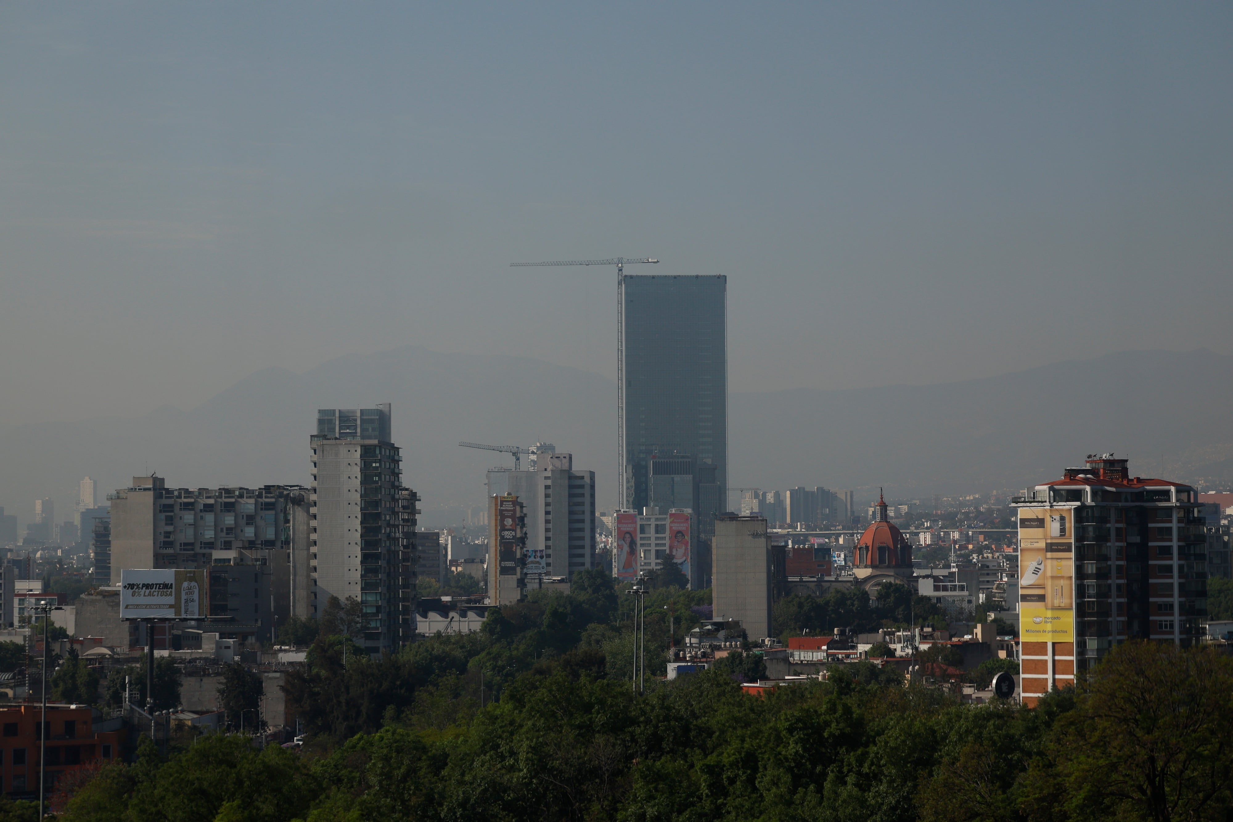 Fotografía de archivo que muestra una capa de contaminación en Ciudad de México (México). EFE/ Sáshenka Gutiérrez