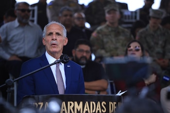 El presidente Nasry Asfura participó en la ceremonia por el 13 aniversario de la Policía Militar del Orden Público. (Foto: Casa Presidencial)