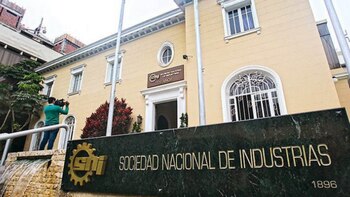 Sociedad Nacional de Industrias advierte que 1.000 empresas serán afectados por falta de GNV. (Foto: Agencia Andina)