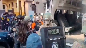 Megaoperativo para trasladar "Plin" Acosta, uno de los 10 delincuentes más buscados en Santa Fe capturas
