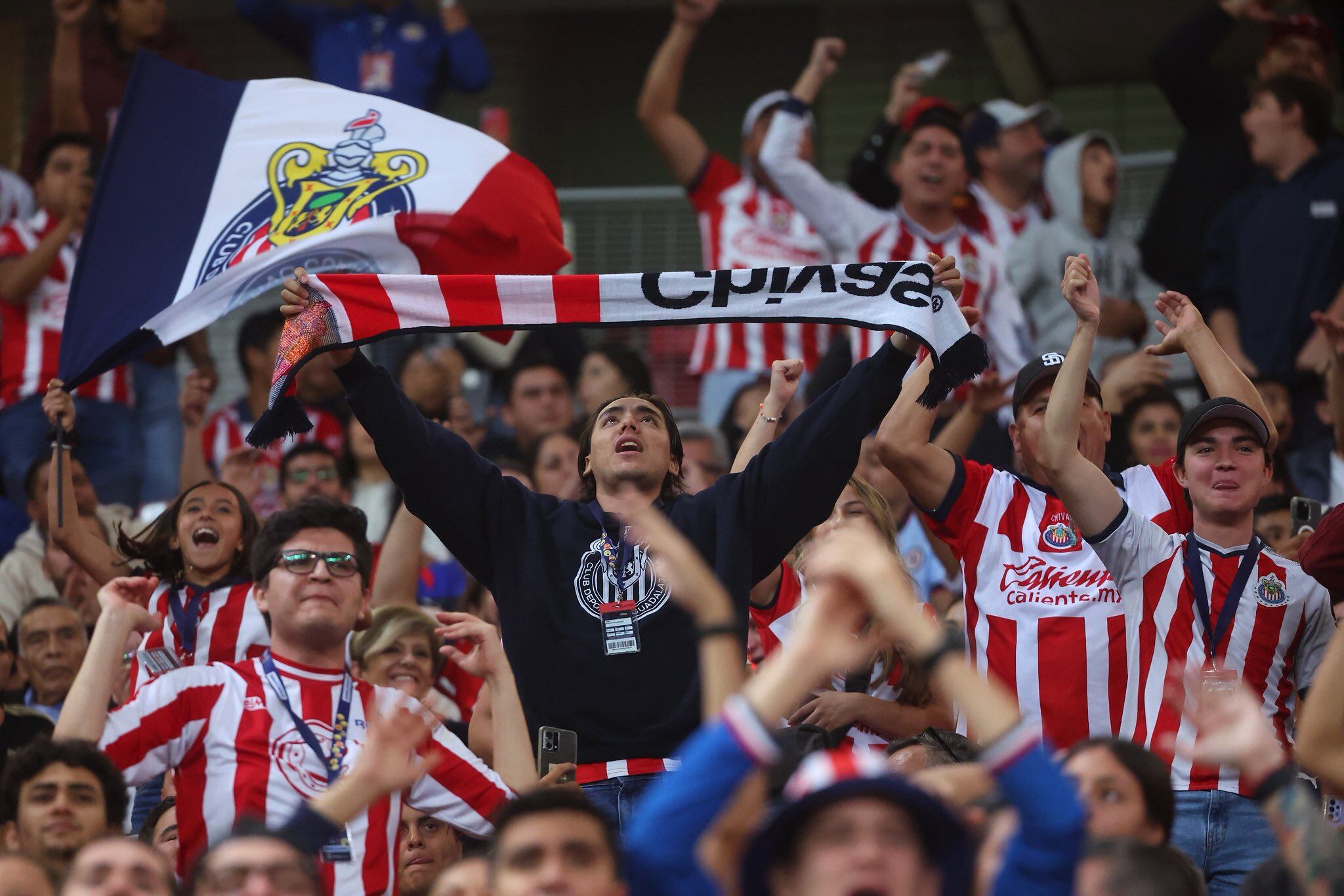 Arranca el partido entre Chivas y Tigres en el estadio Akron. Imagen cuenta de X @Chivas.
