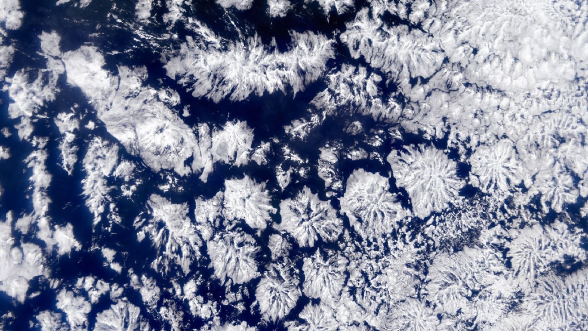 Fotografía tomada el 14 de julio de 2024 por el satélite PACE sobre el Pacífico sudeste frente a Perú. NASA