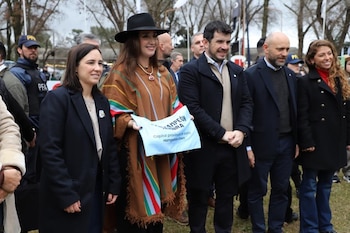 Victoria Villarruel con Leonel Chiarella de la UCR en Venado Tuerto