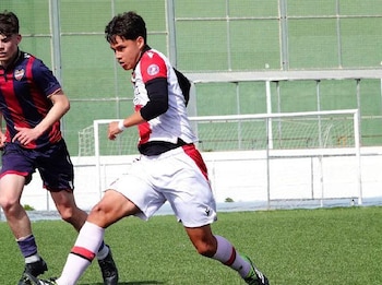 La rutina diaria de entrenamientos en España, con dos sesiones regulares y partidos, ayuda al desarrollo físico y mental de Walter Pérez. (Foto: cortesía)