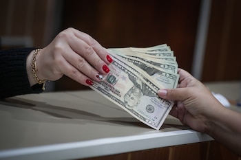 Con pesos se puede acceder a posiciones de inversión que cubren d ela devaluación