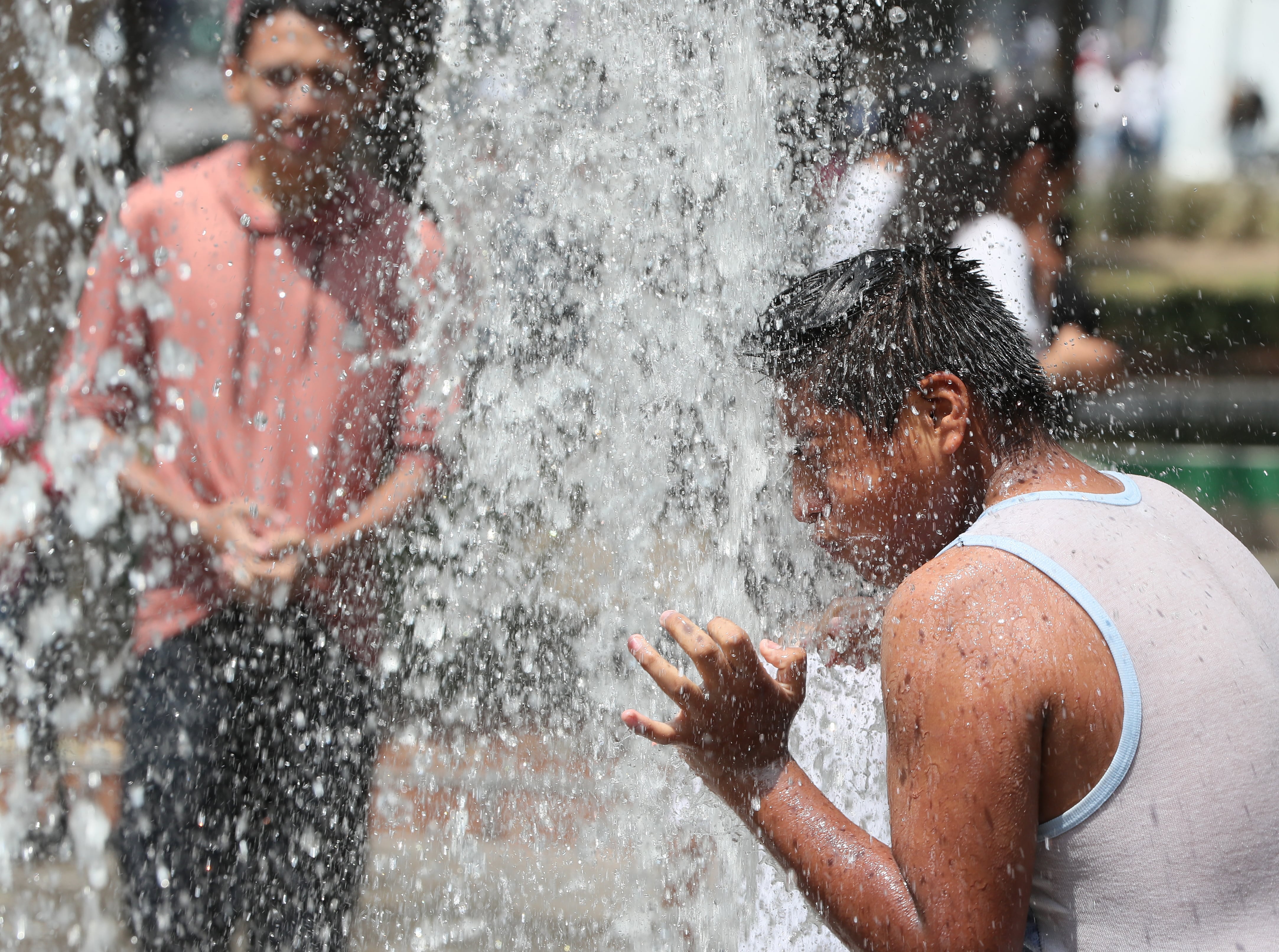 Persisten condiciones de onda de calor en el centro, sur y occidente de México. EFE/ Mario Guzmán