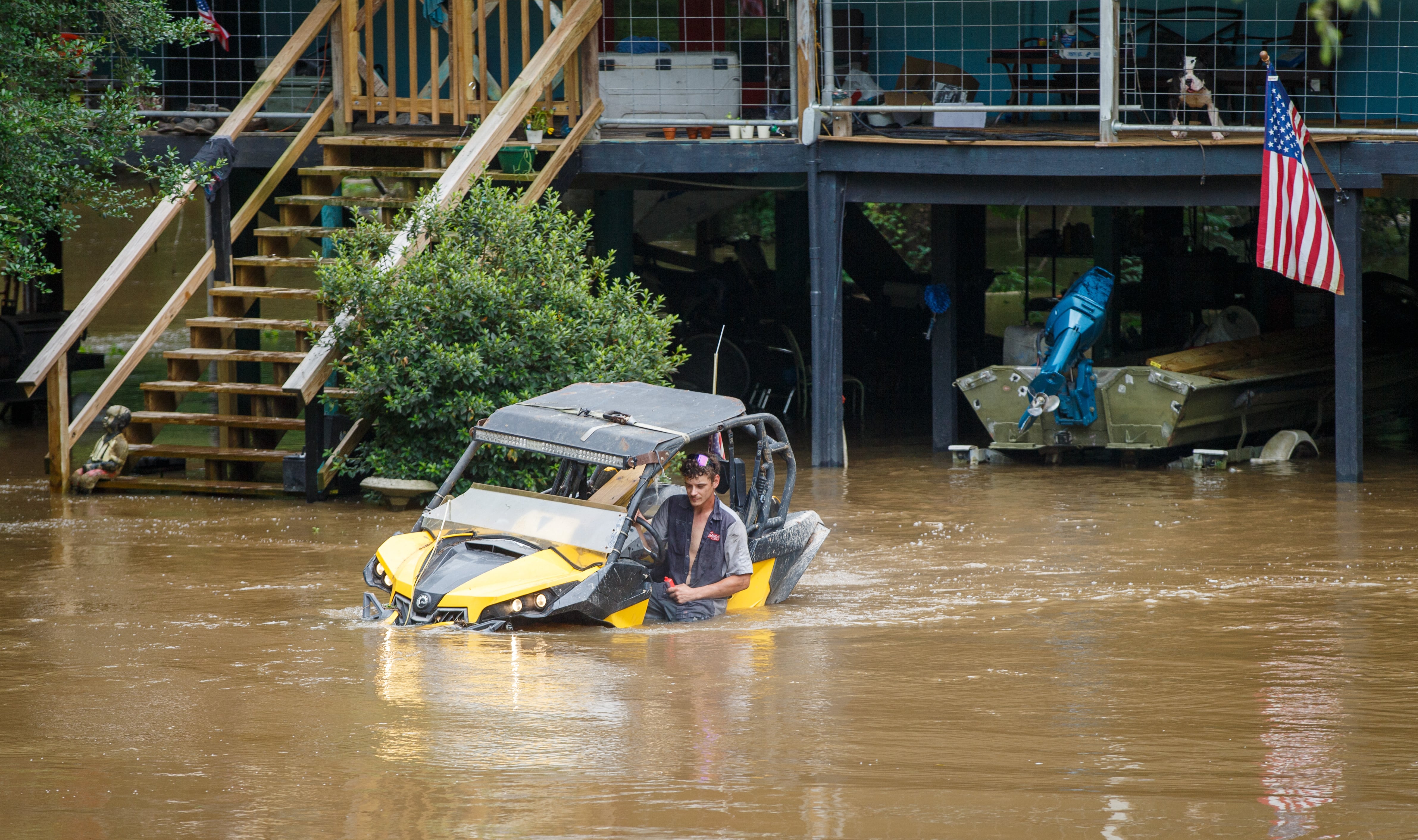 Louisiana, Mississippi, Alabama, Georgia y Texas quedaron bajo advertencia por lluvias intensas, crecidas fluviales y riesgo de desbordes. (David Grunfeld/The Times-Picayune/The New Orleans Advocate via AP)