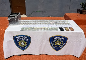 La Policía Nacional incautó 12,000 dólares en efectivo a los tres detenidos, entre ellos 7,900 dólares a Varón Gómez y 4,100 dólares a Mandariga Manrique./ (Policía Nacional)