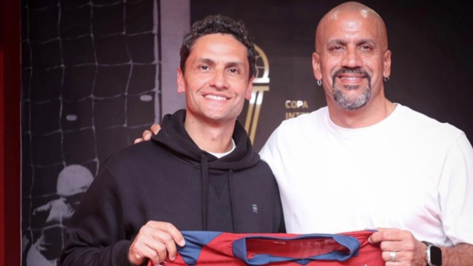 Carrusca junto a Juan Sebastián Verón