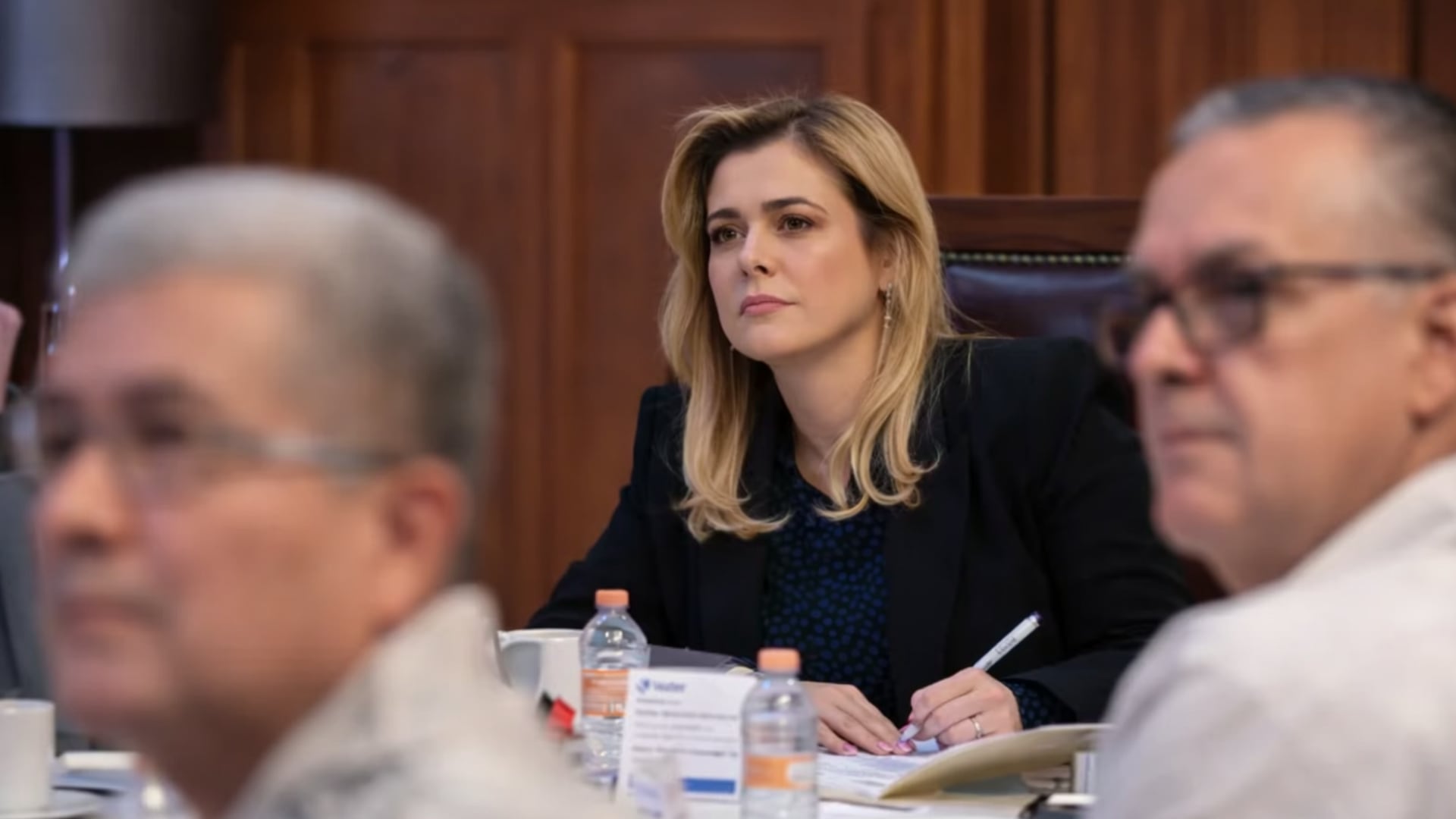 “Eso no funciona aquí”, afirmó Maru Campos al responder a la estrategia de Morena para impulsar un juicio político en su contra mediante firmas ciudadanas. Crédito: Gobierno de Chihuahua