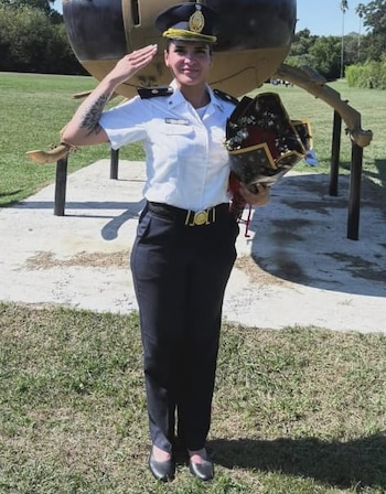 Micaela Quintana de uniforme