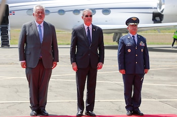 El presidente de República Dominicana, Luis Abinader, a su llegada a la ciudad de Cali para asistir a la transmisión de mando en Colombia (Cortesía: @PresidenciaRD).