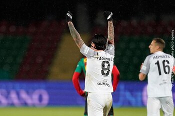 Gianluca Lapadula celebrando el décimo