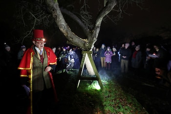 Una antigua ceremonia tradicional inglesa de "wassail" (REUTERS/Suzanne Plunkett)