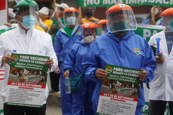 Protesta de médicos en Perú