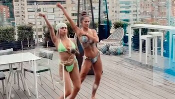 Greeicy Rendón bailando en diminuto bikini en la fría Bogotá.
