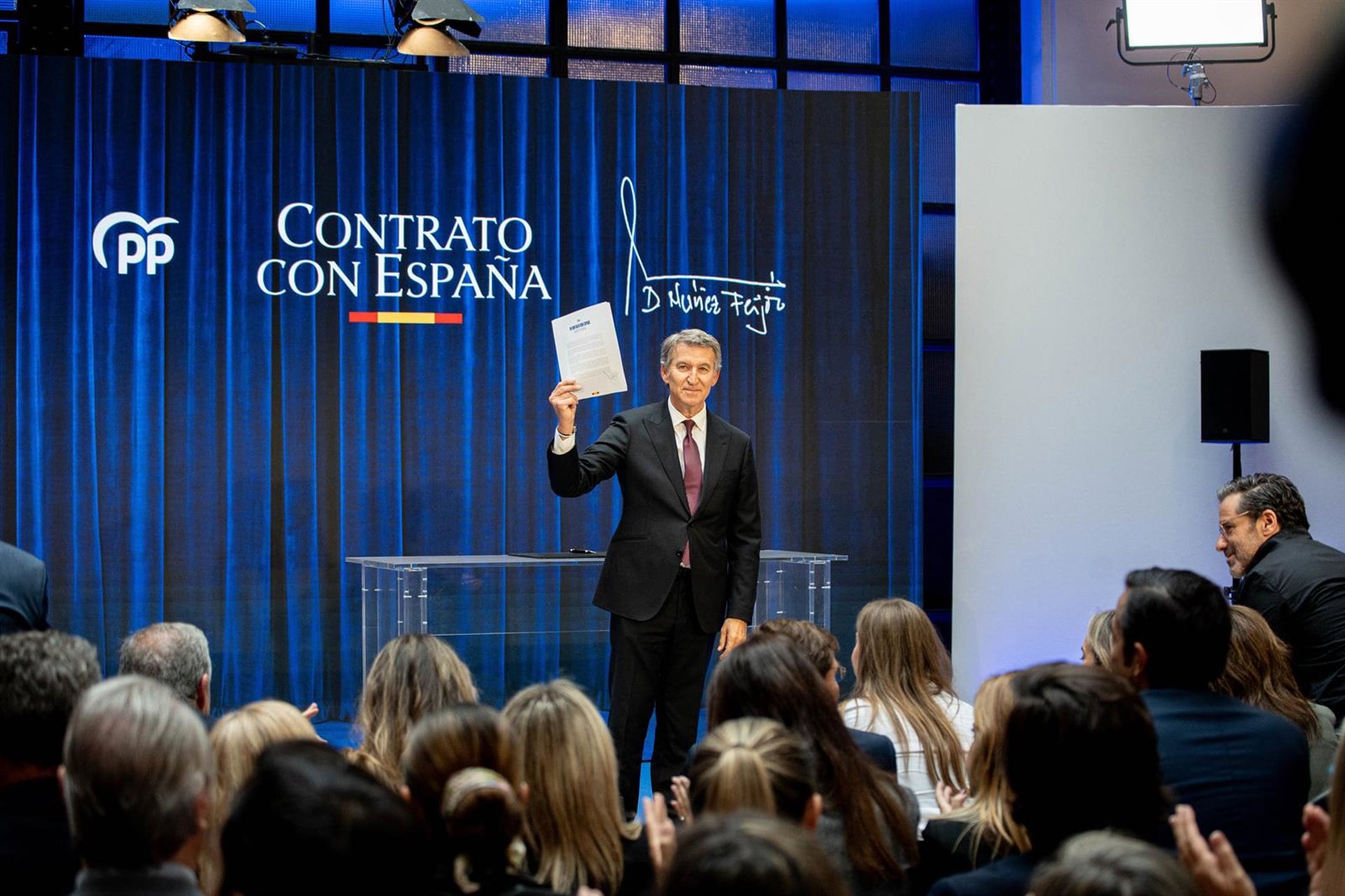 Feijóo alerta contra la violencia que "alienta la izquierda radical" en Francia y pide a los españoles desmarcarse