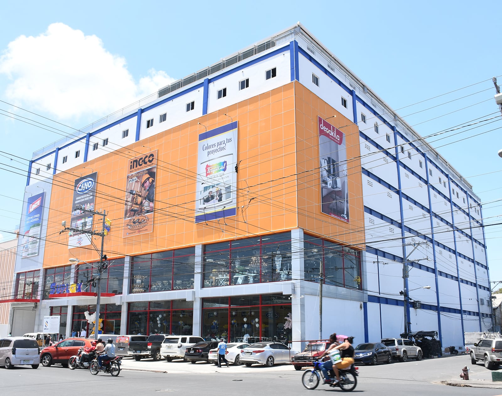 Establecimientos como Suplax, Shopping Center New World y Plaza Hope enfrentan cierres por incumplimientos estructurales, según el Ministerio de Vivienda de República Dominicana. Foto: DiarioDigitalRD