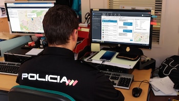 Rachid Mohamed, abogado: “La Policía puede entrar en tu móvil sin tocarlo. No da señal ni aviso”