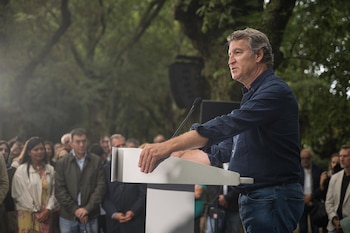 31/08/2025 El presidente del Partido Popular, Alberto Núñez Feijóo, interviene durante la inauguración del curso político del PP, en la Carballeira de San Xusto, a 31 de agosto de 2025, en Cerdedo-Cotobade, Pontevedra, Galicia (España). La localidad pontevedresa de Cerdedo-Cotobade es la plaza elegida por los populares para el tradicional acto de apertura del nuevo curso político.
POLITICA
Elena Fernández - Europa Press