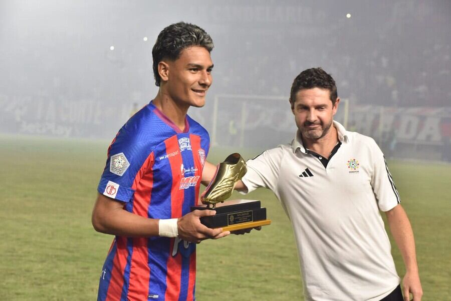 Así fue el momento donde el goleador recibió su distinción por ser el artillero en el Torneo BetPlay 2024-II - crédito Montiner Alvis Arrieta / Colprensa