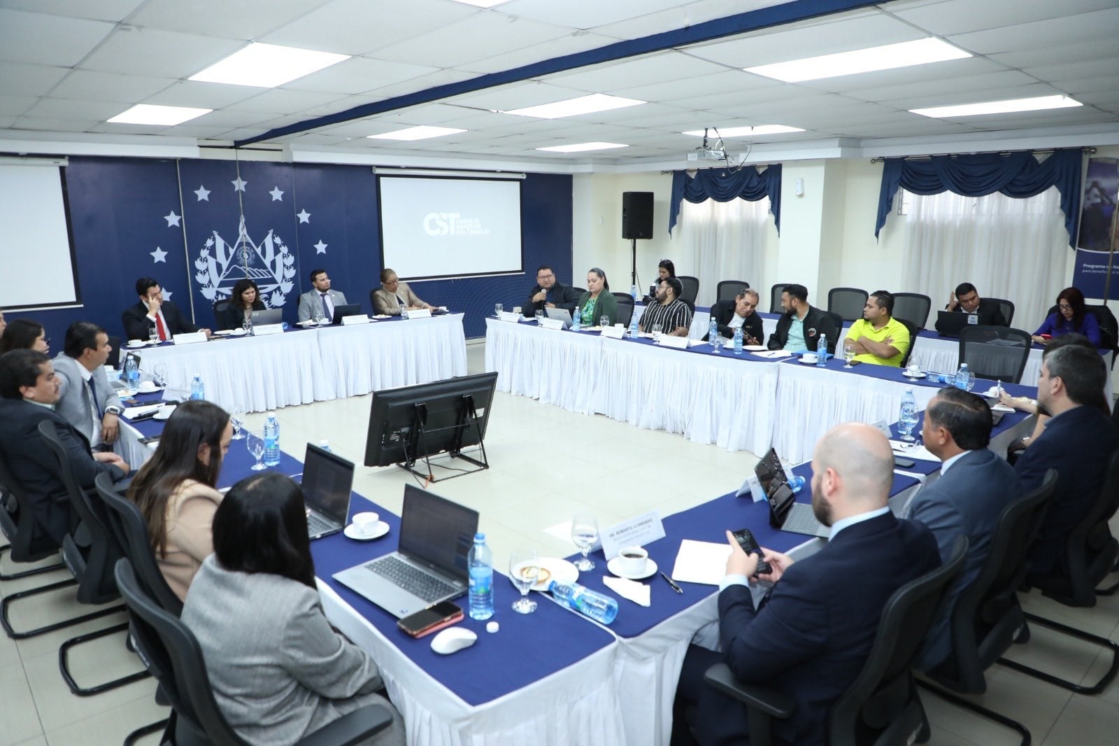 Sindicatos, empleadores y organismos internacionales aportaron propuestas durante las reuniones del proceso consultivo. (Cortesía: Rolando Castro)