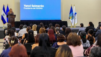 La capacitación de 160 horas se vinculó con la Política Nacional de Corresponsabilidad de los Cuidados 2022-2030 y tuvo participación femenina mayoritaria, con el objetivo de fortalecer el sistema de atención y abrir oportunidades laborales (Foto cortesía Ministerio de Relaciones Exteriores)