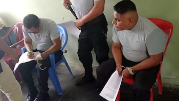 Detienen a tres policías acusados de coordinar pagos para frenar una denuncia por agresión sexual en Piura